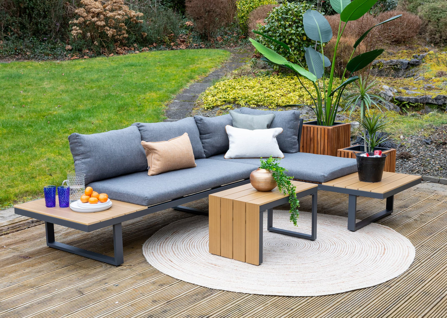 Designing the Ultimate Outdoor Oasis: Decorating with Patio Furniture